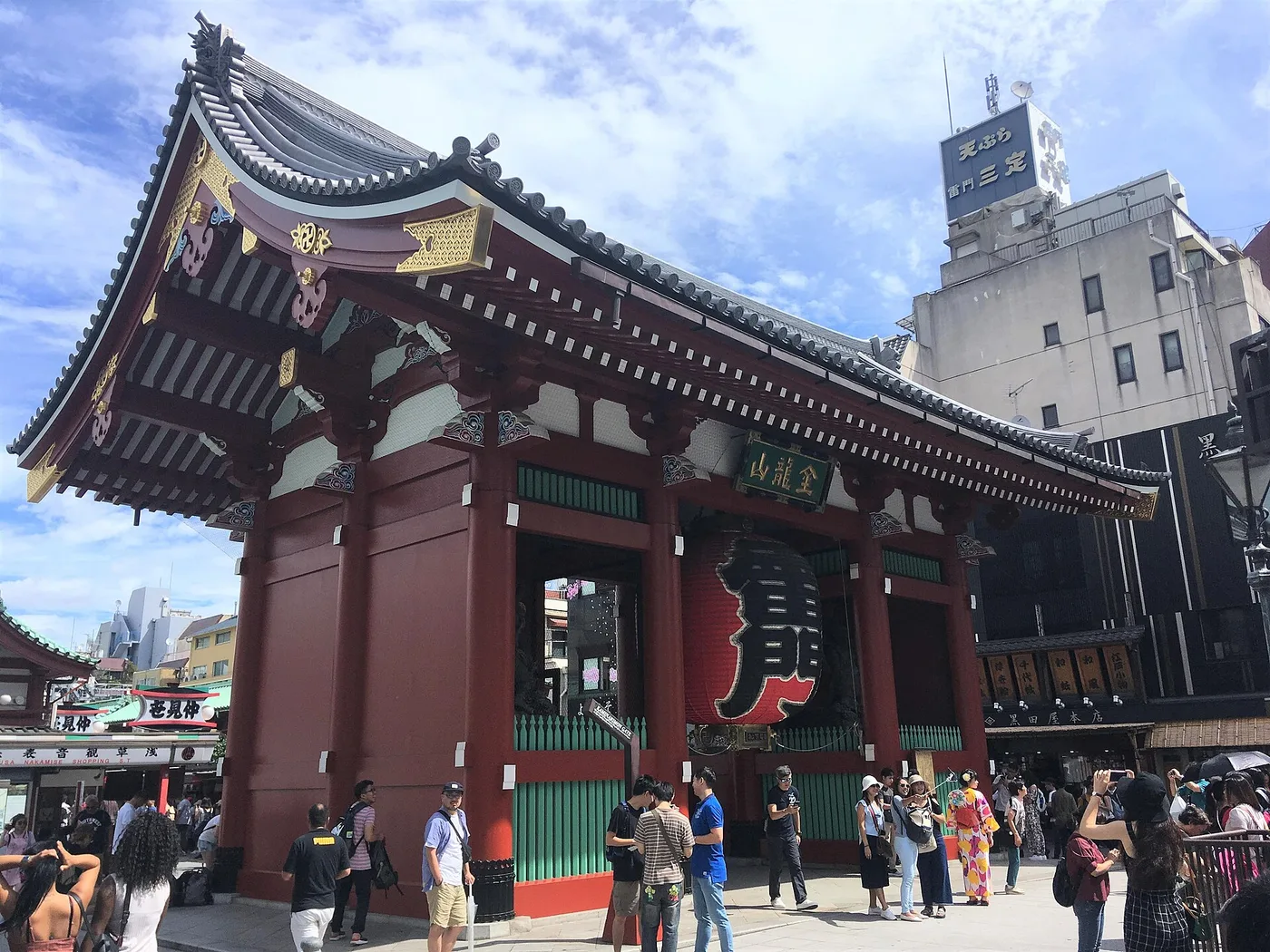 The Kaminarimon gate at Sensō-ji, ringed with visitors